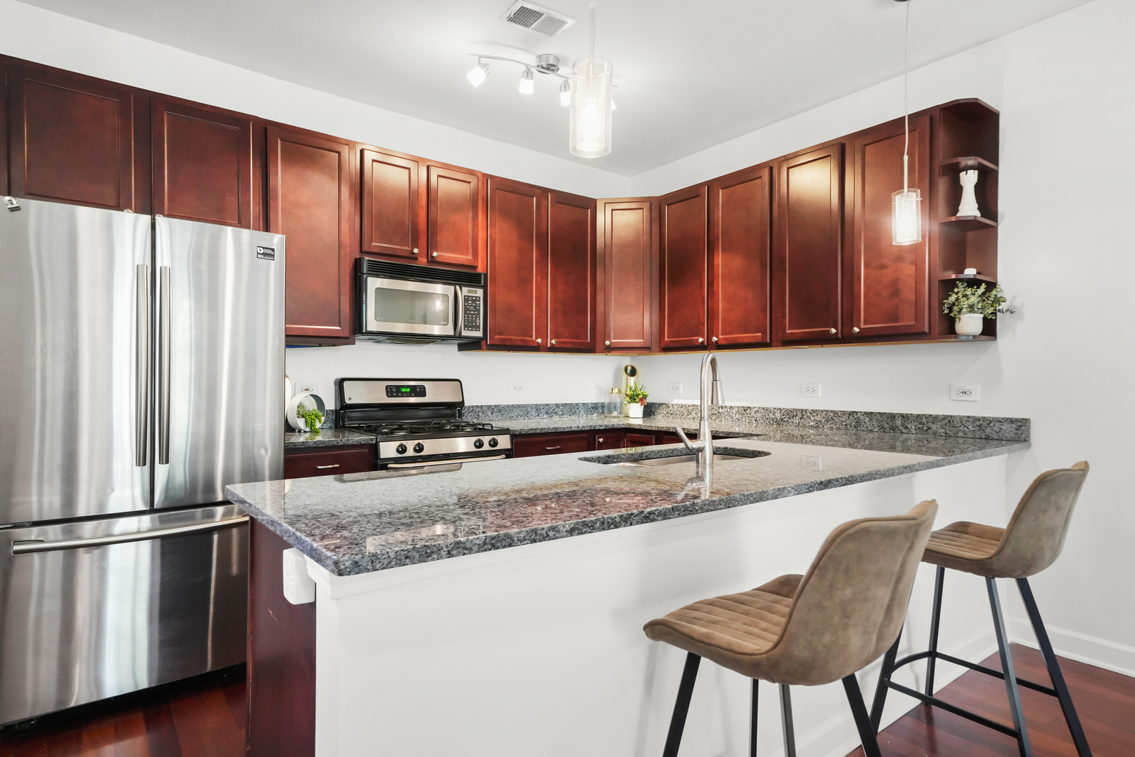 3901 N TROY Street Unit: 2