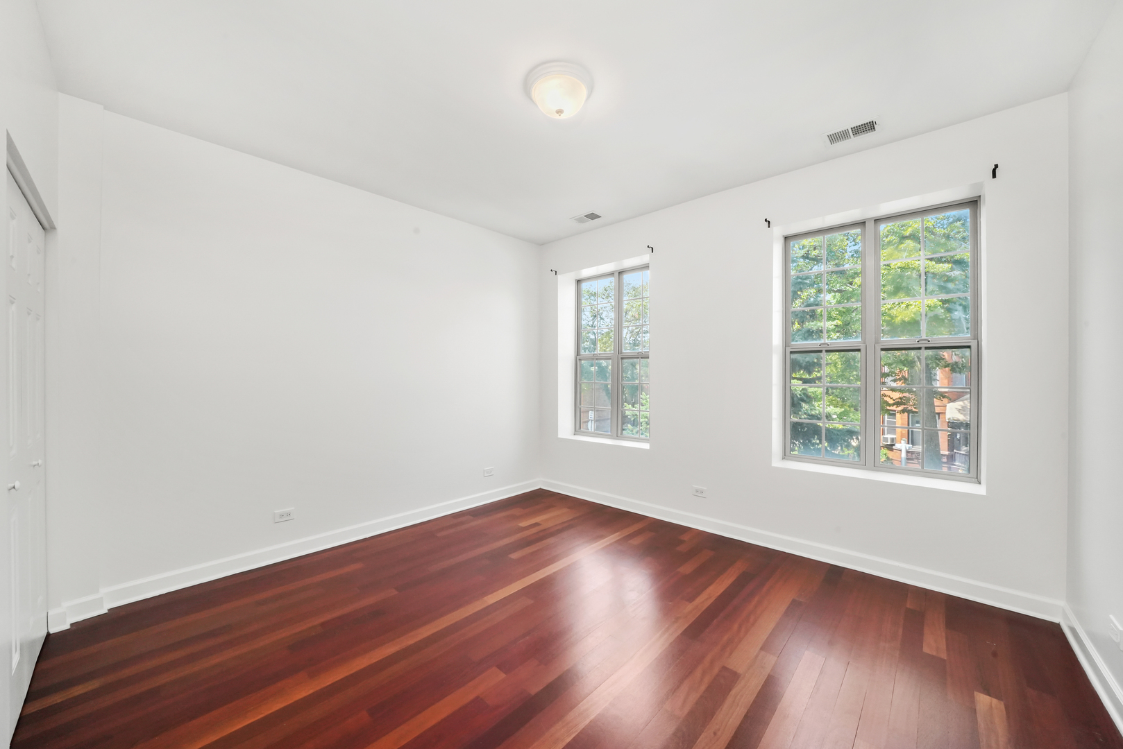 3901 N TROY Street Unit: 2