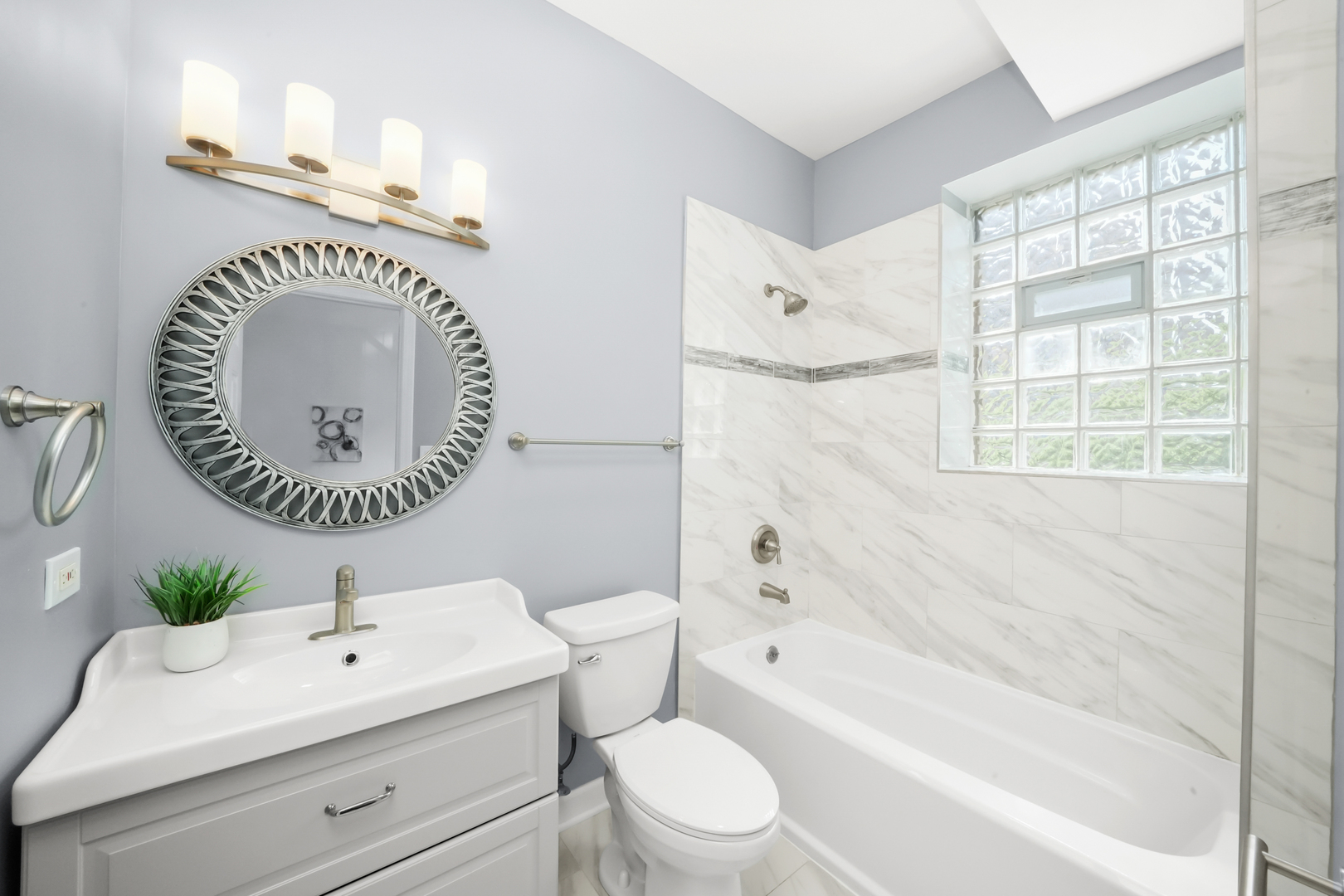 3901 N TROY Street Unit: 2