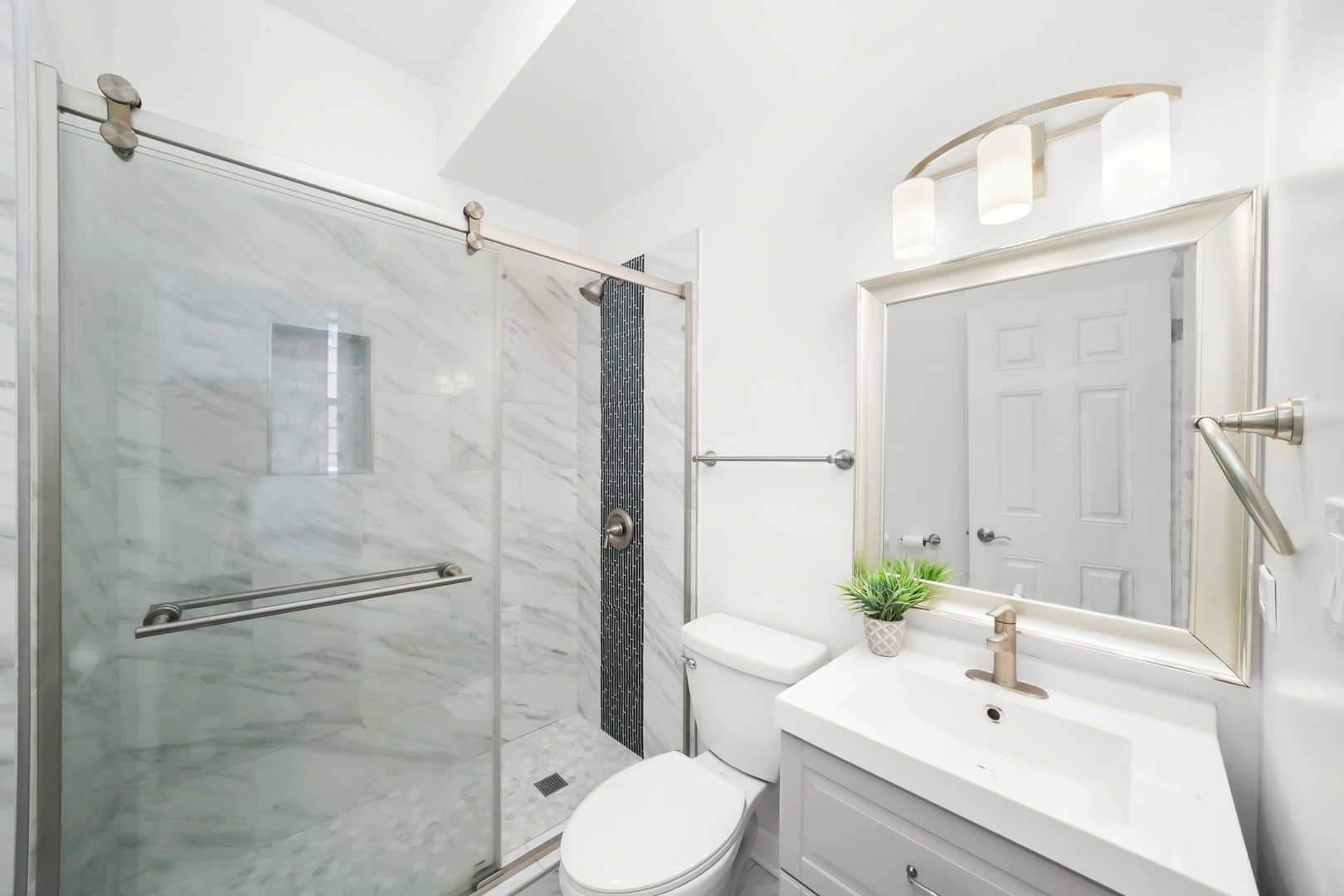 3901 N TROY Street Unit: 2