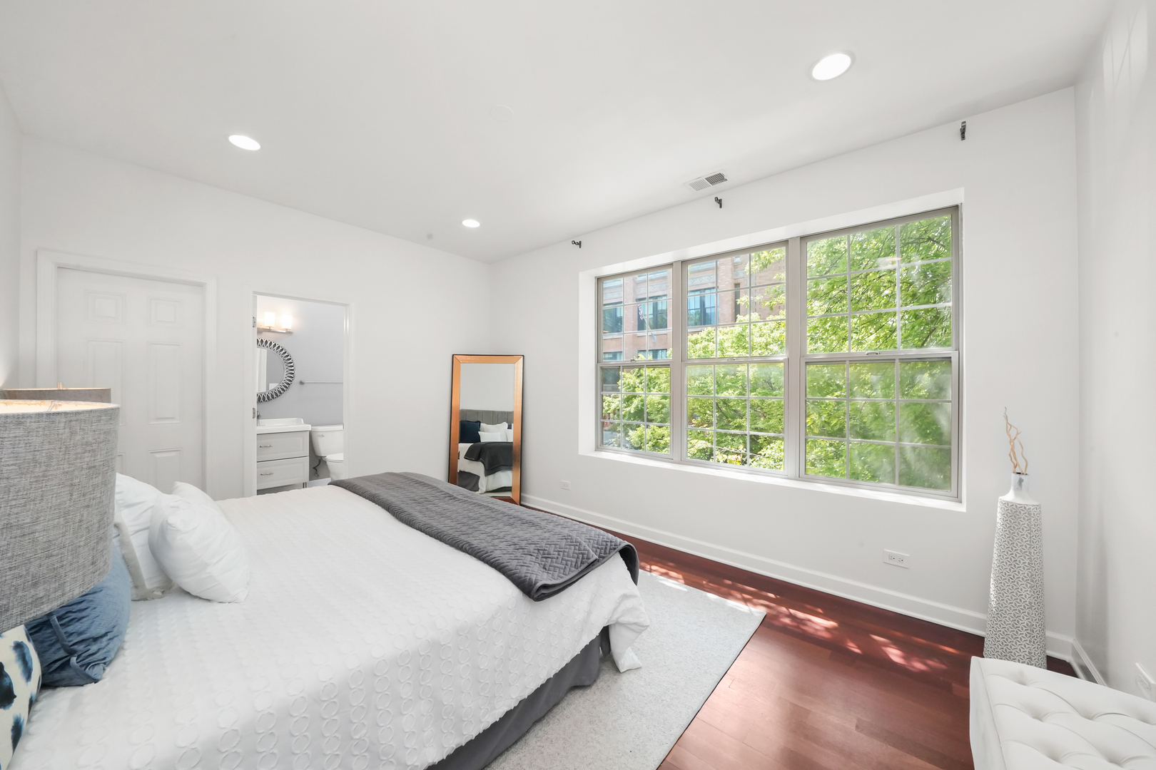 3901 N TROY Street Unit: 2