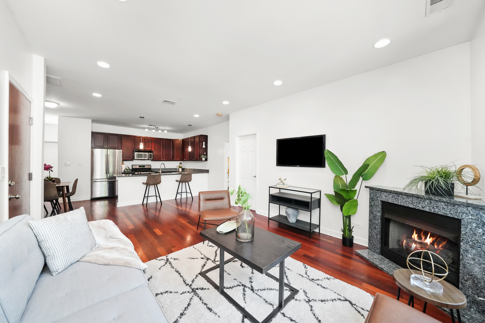 3901 N TROY Street Unit: 2