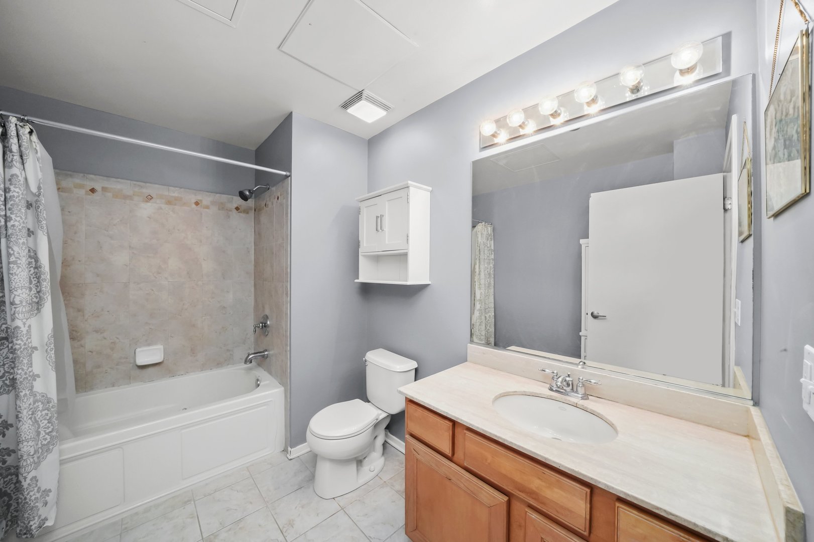 849 N FRANKLIN Street Unit: 920