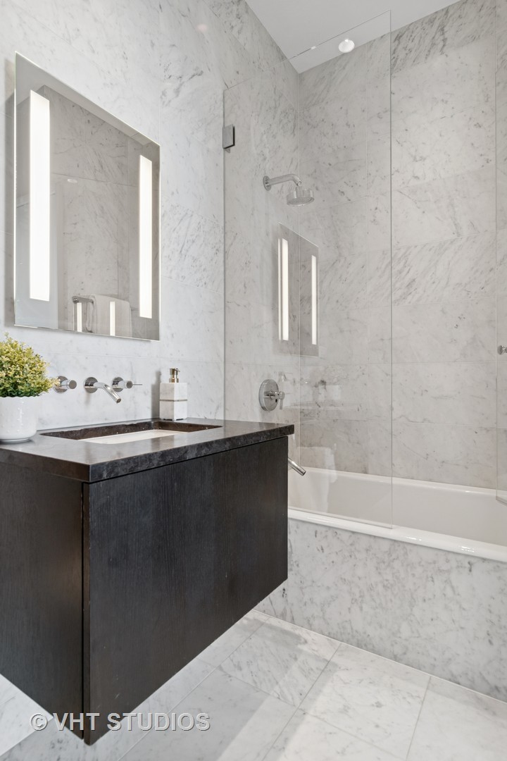 680 N Lake Shore Drive Unit: 2800