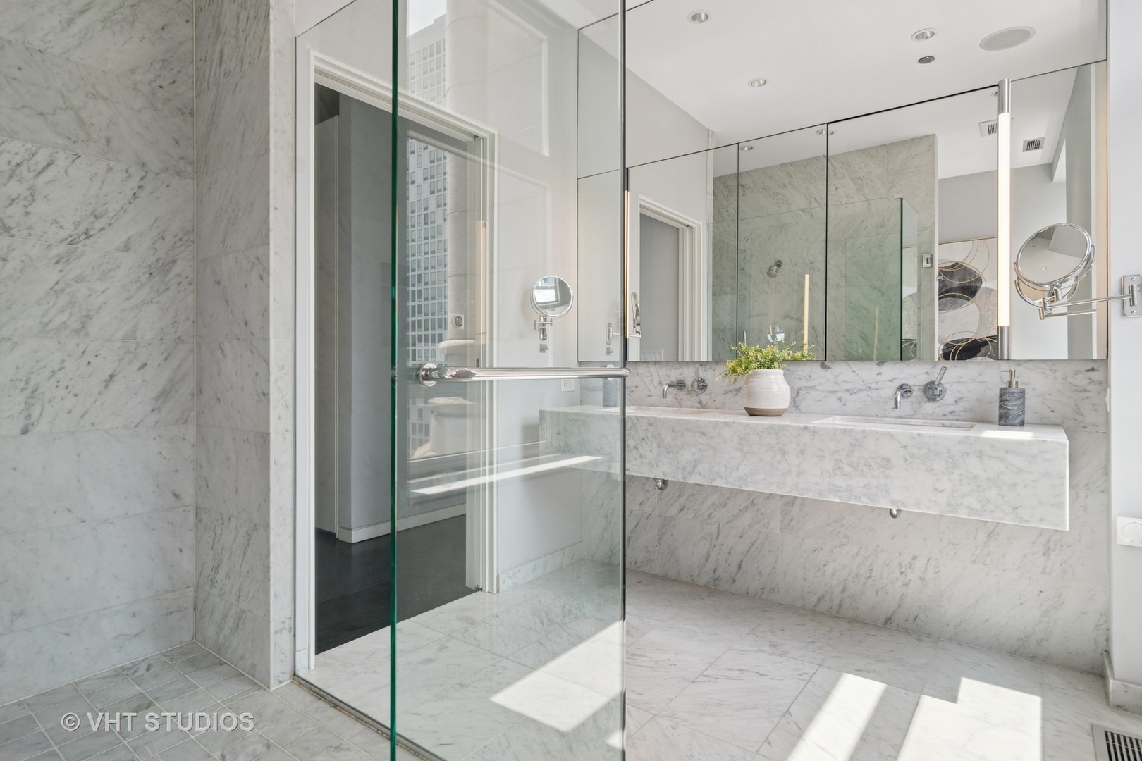 680 N Lake Shore Drive Unit: 2800