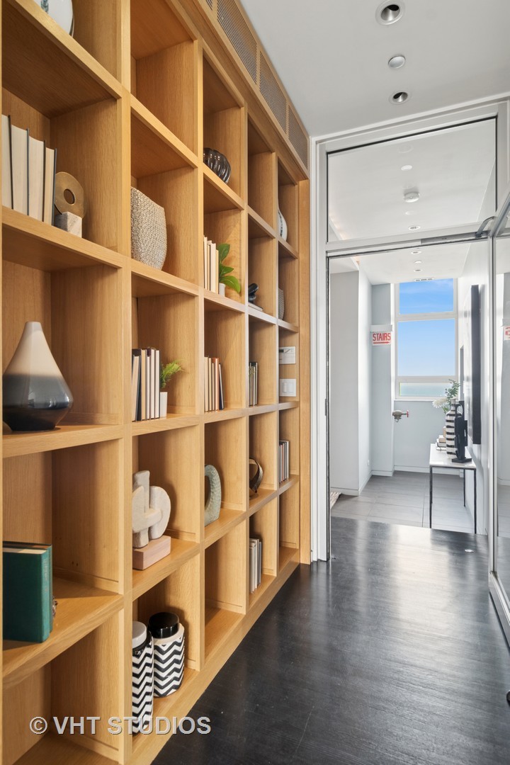 680 N Lake Shore Drive Unit: 2800