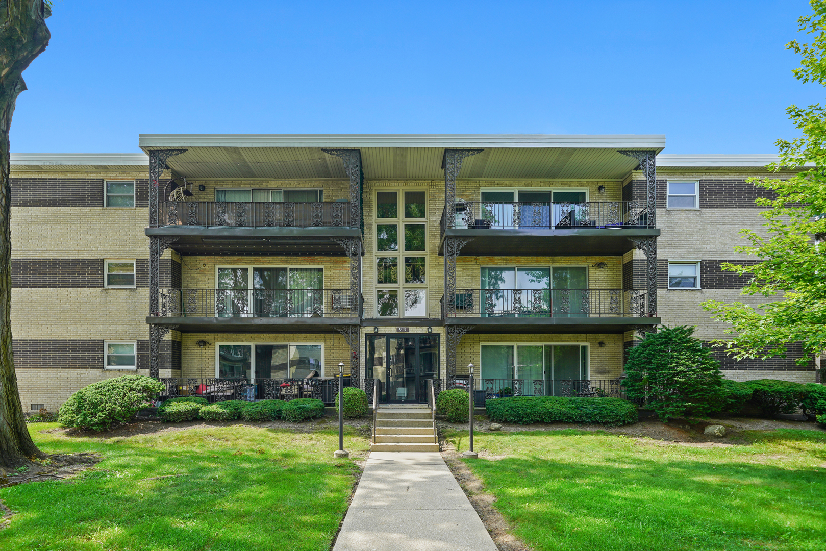 915 8th Avenue Unit: 4