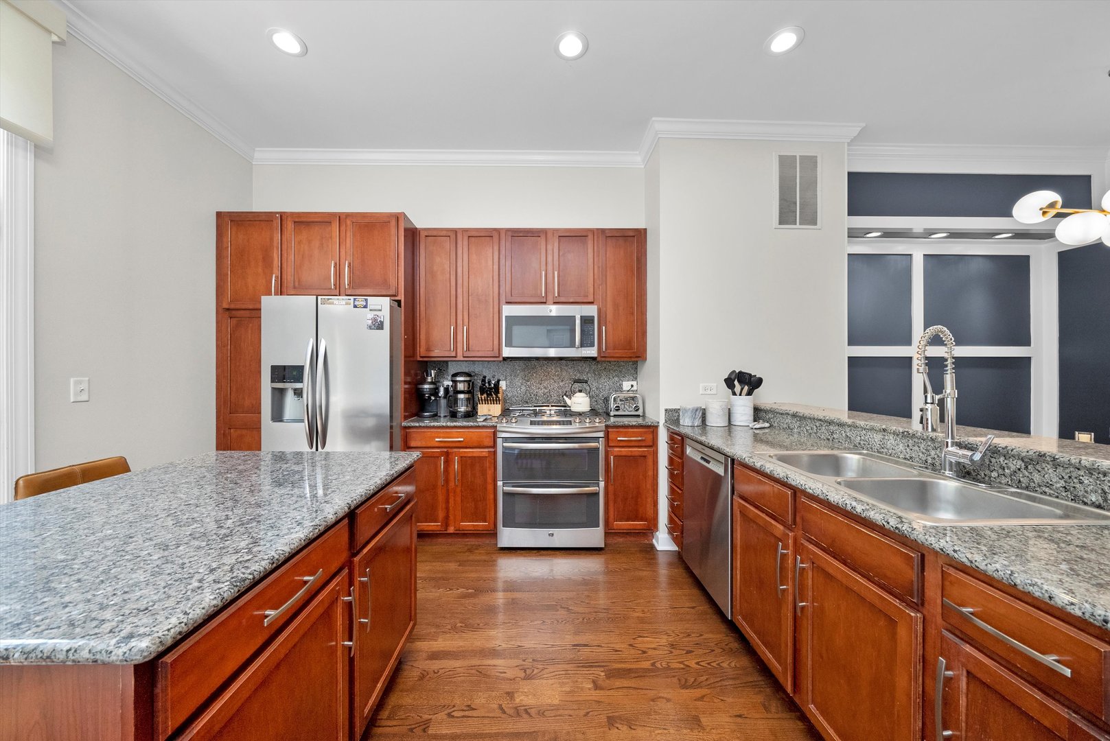 2008 S Calumet Avenue Unit: H