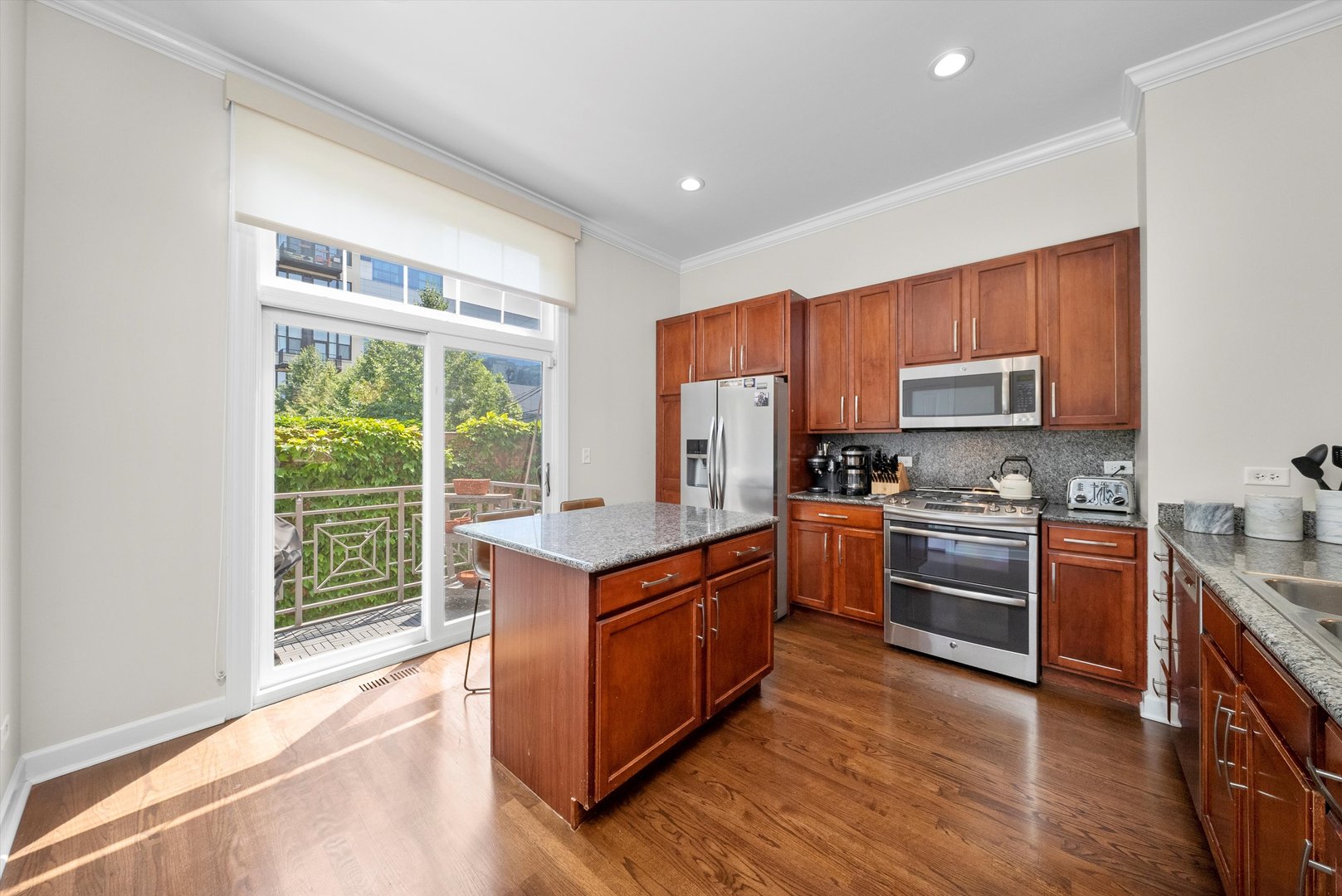 2008 S Calumet Avenue Unit: H