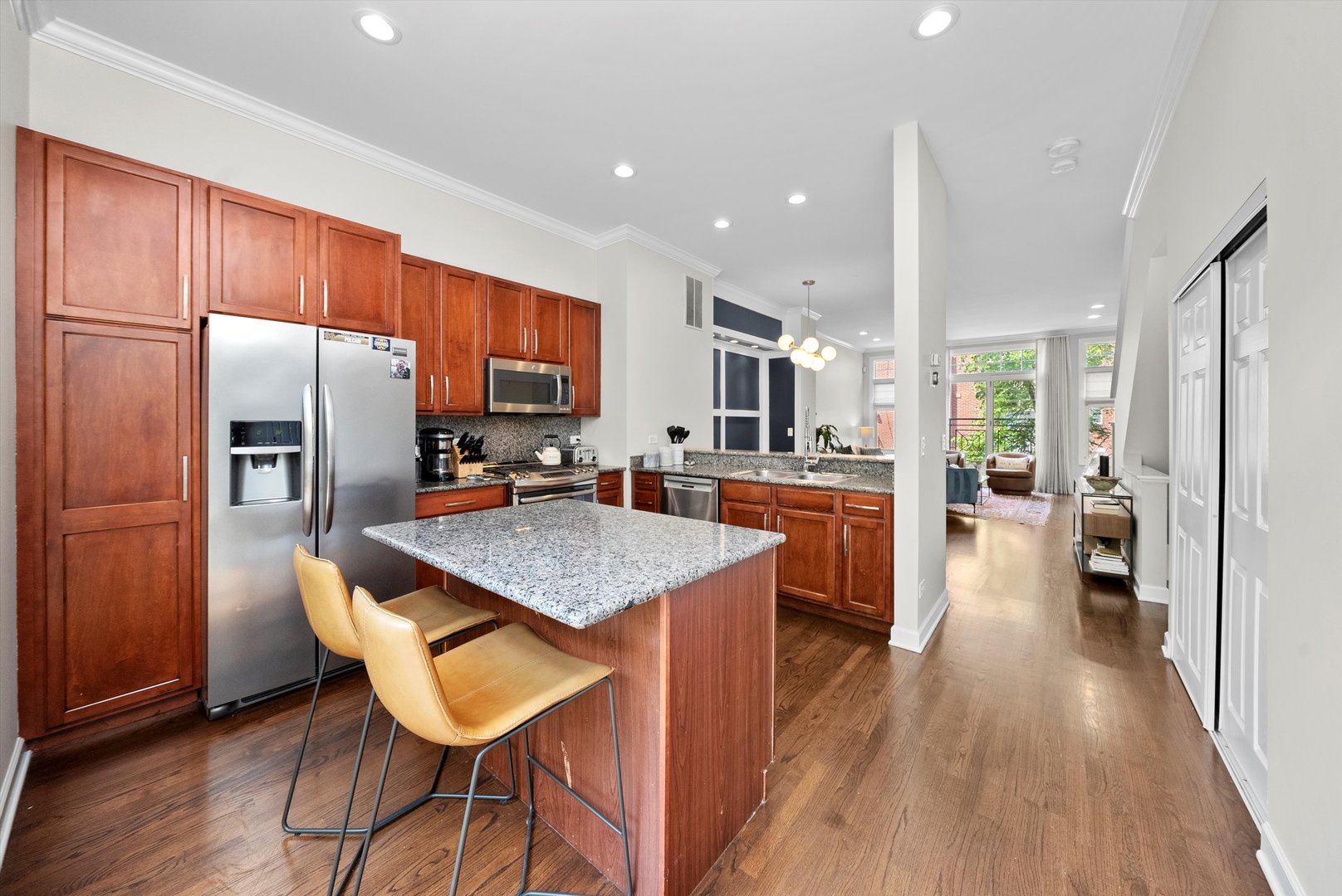 2008 S Calumet Avenue Unit: H