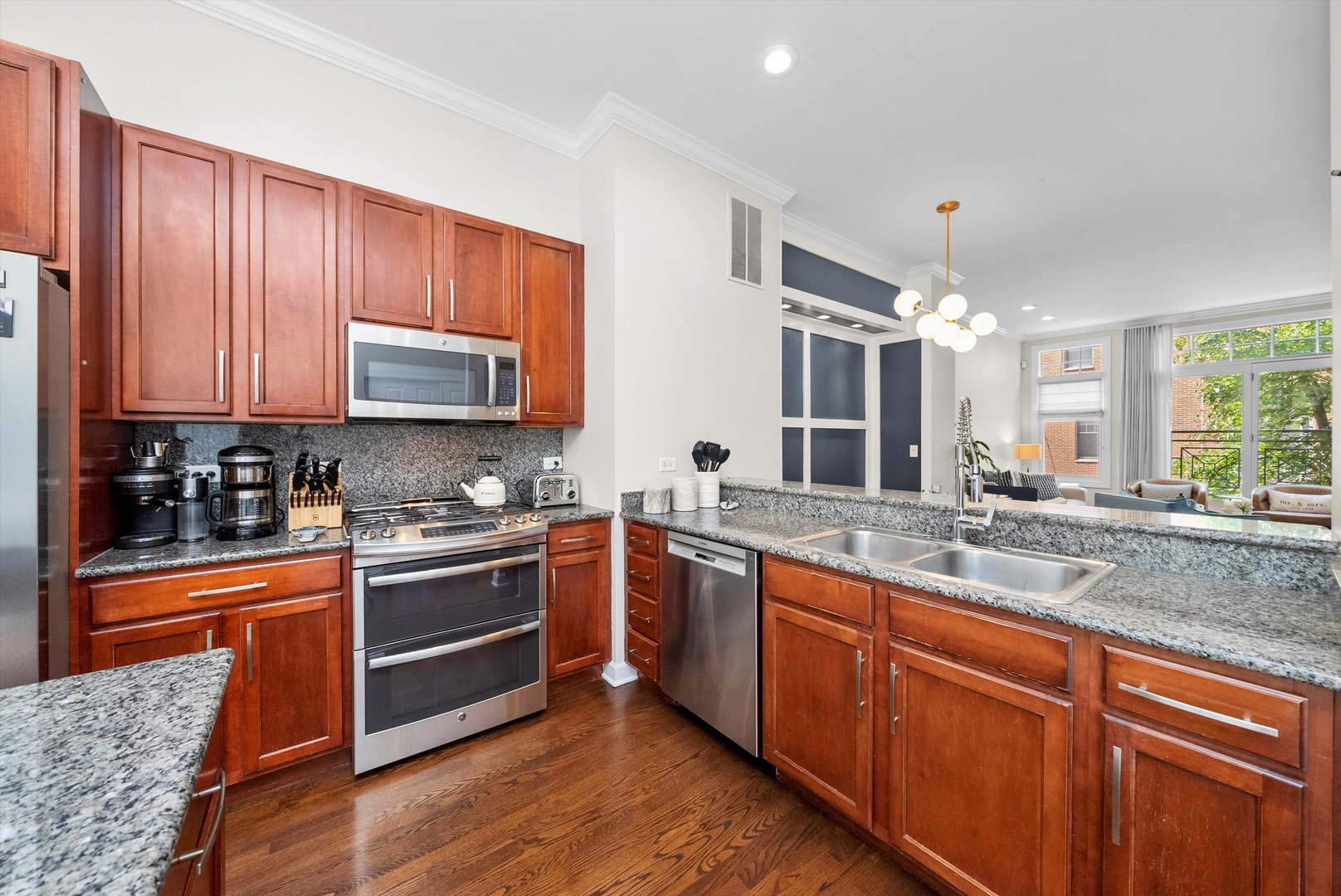 2008 S Calumet Avenue Unit: H