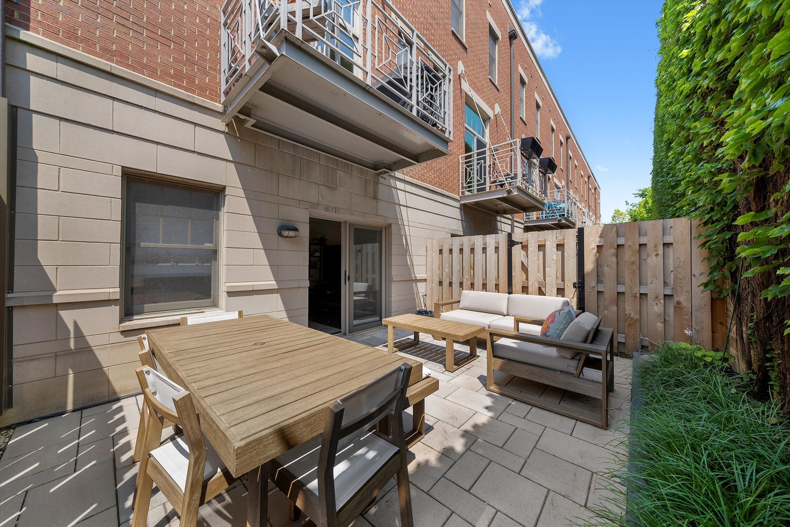 2008 S Calumet Avenue Unit: H