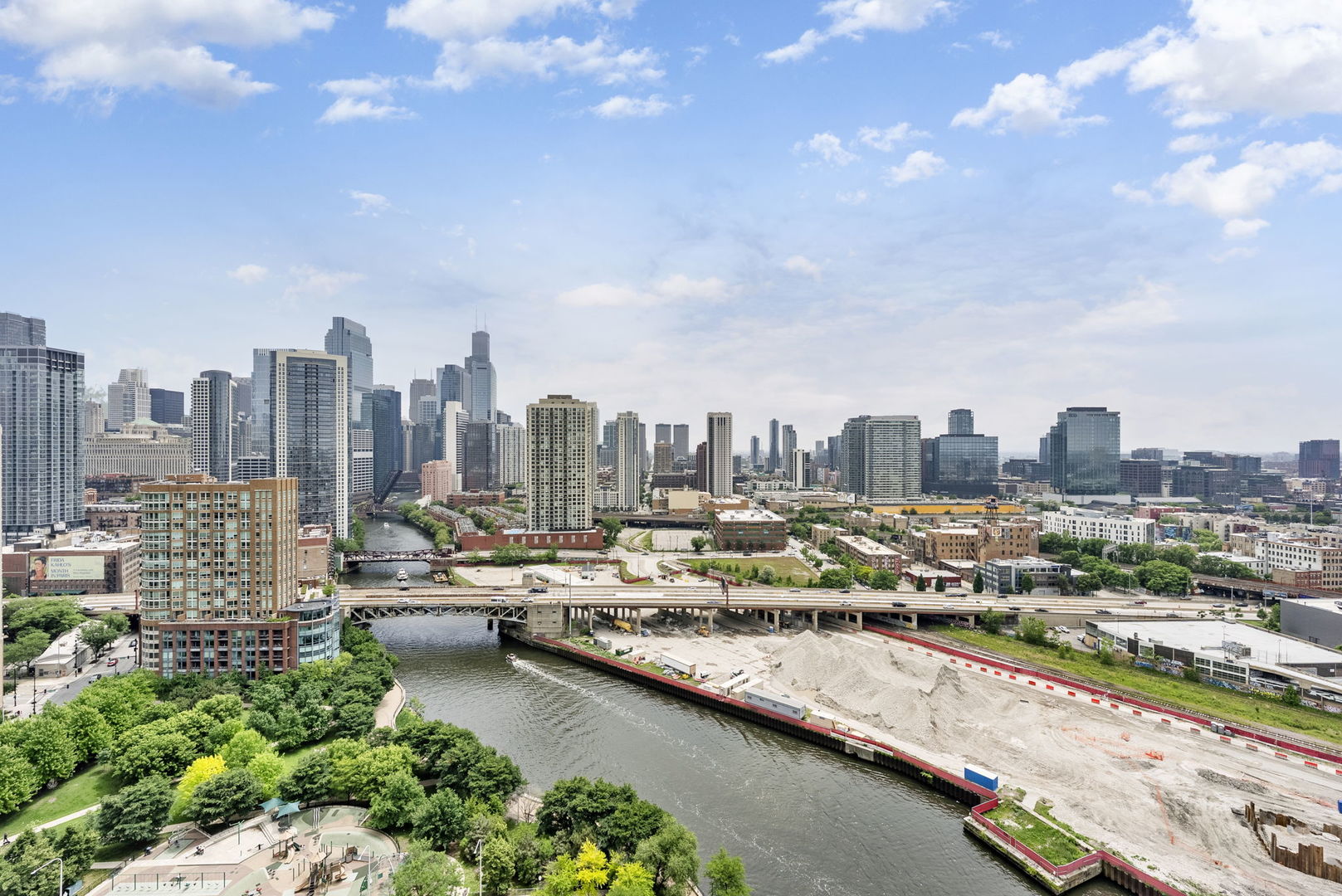 700 N Larrabee Street Unit: 2010