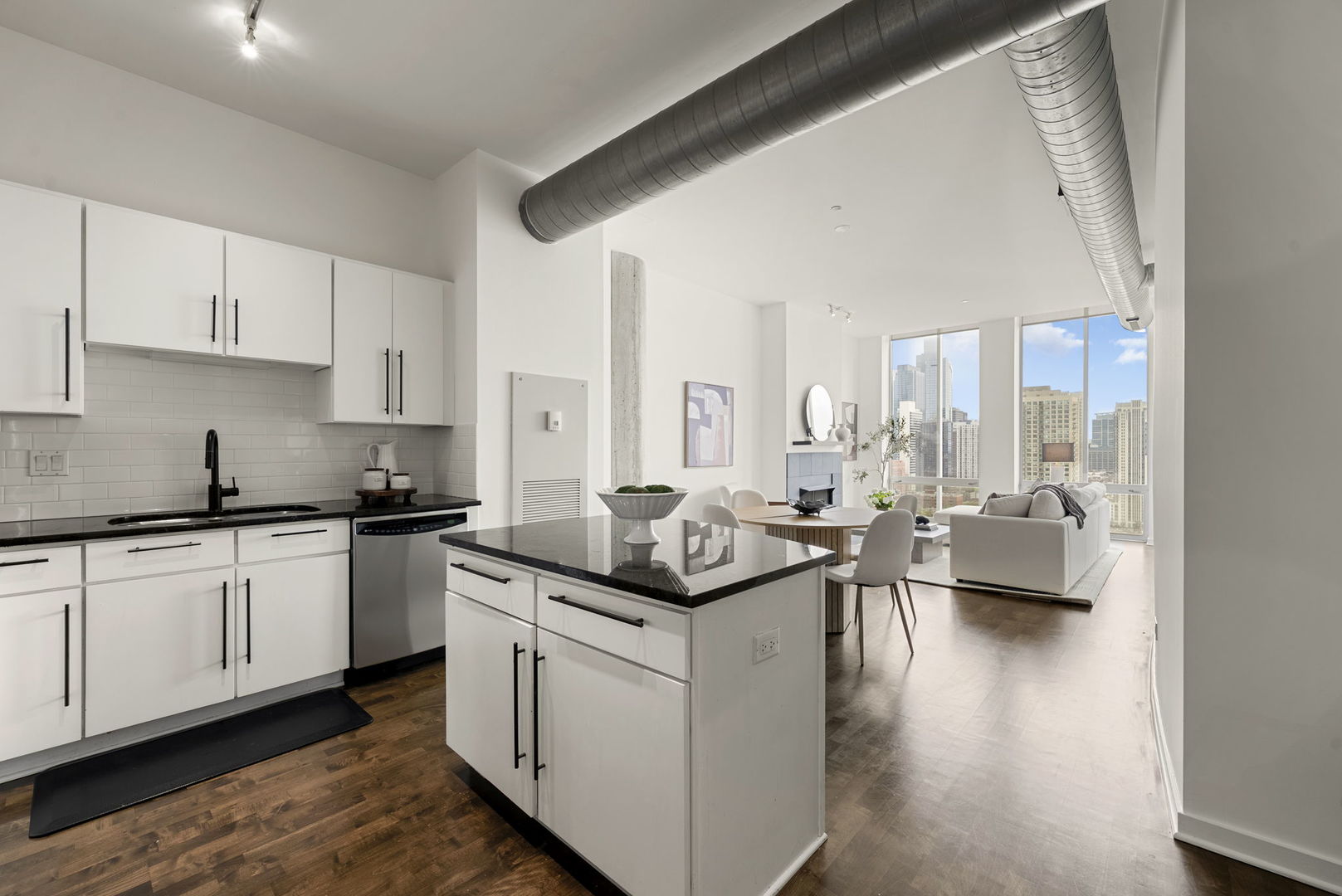 700 N Larrabee Street Unit: 2010