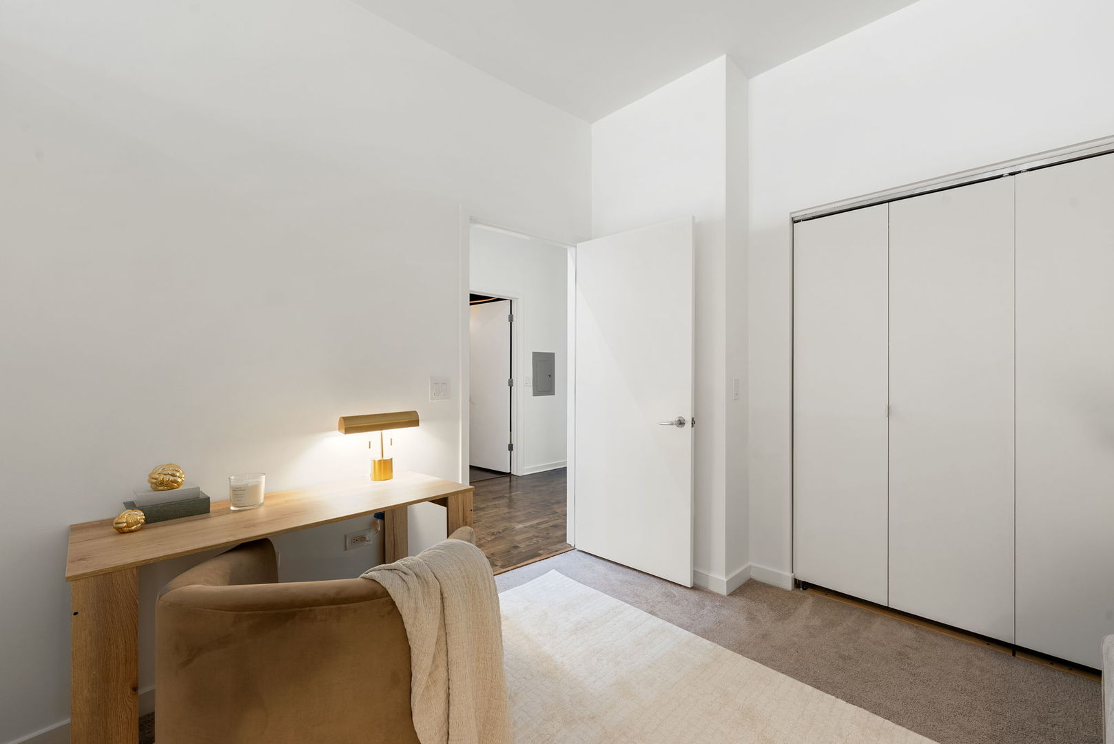 700 N Larrabee Street Unit: 2010