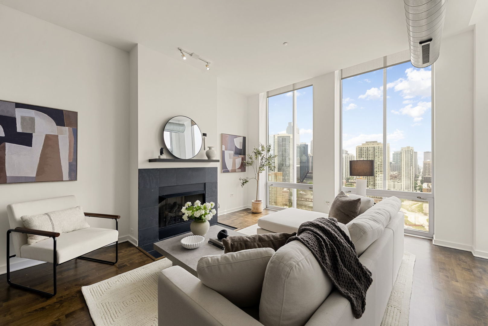 700 N Larrabee Street Unit: 2010