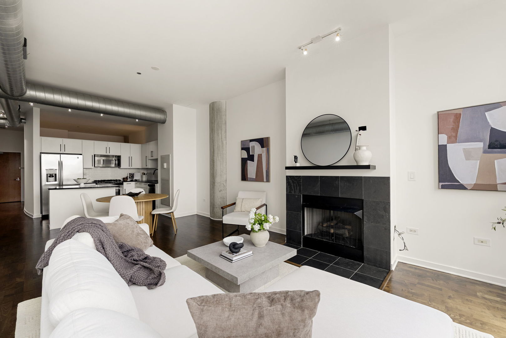 700 N Larrabee Street Unit: 2010