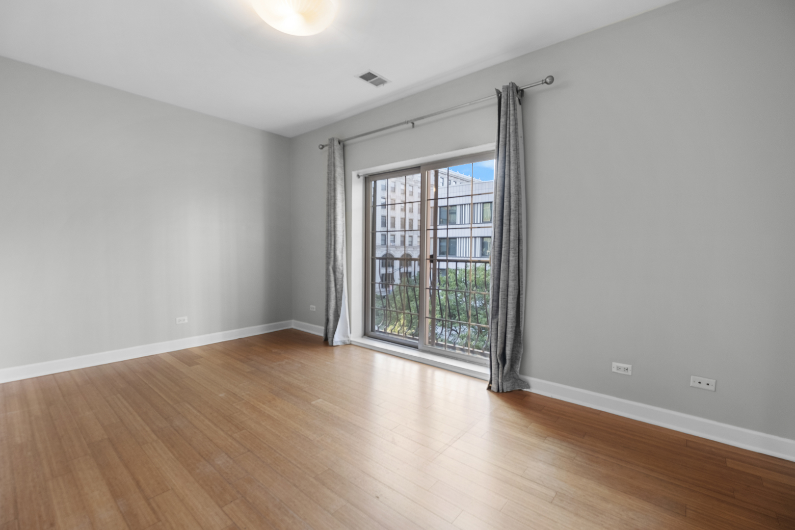 4725 N Sheridan Road Unit: 4C