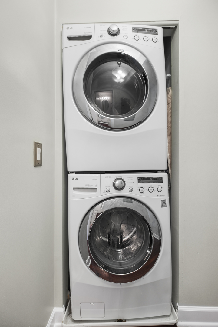 4725 N Sheridan Road Unit: 4C