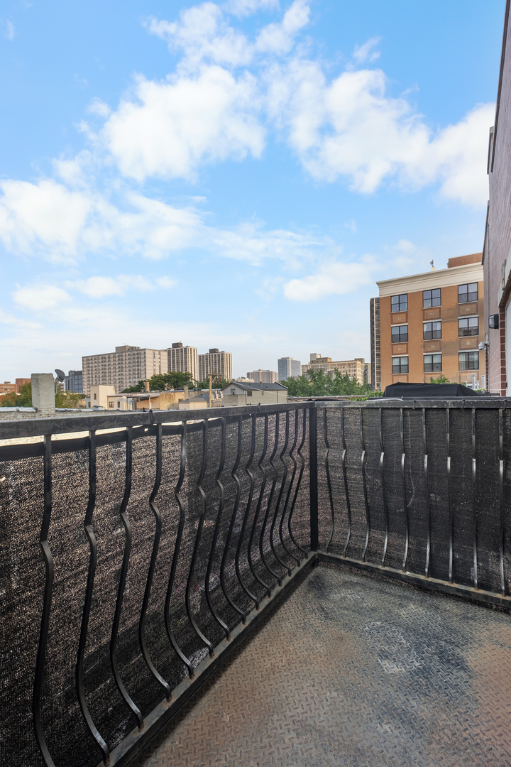 4725 N Sheridan Road Unit: 4C