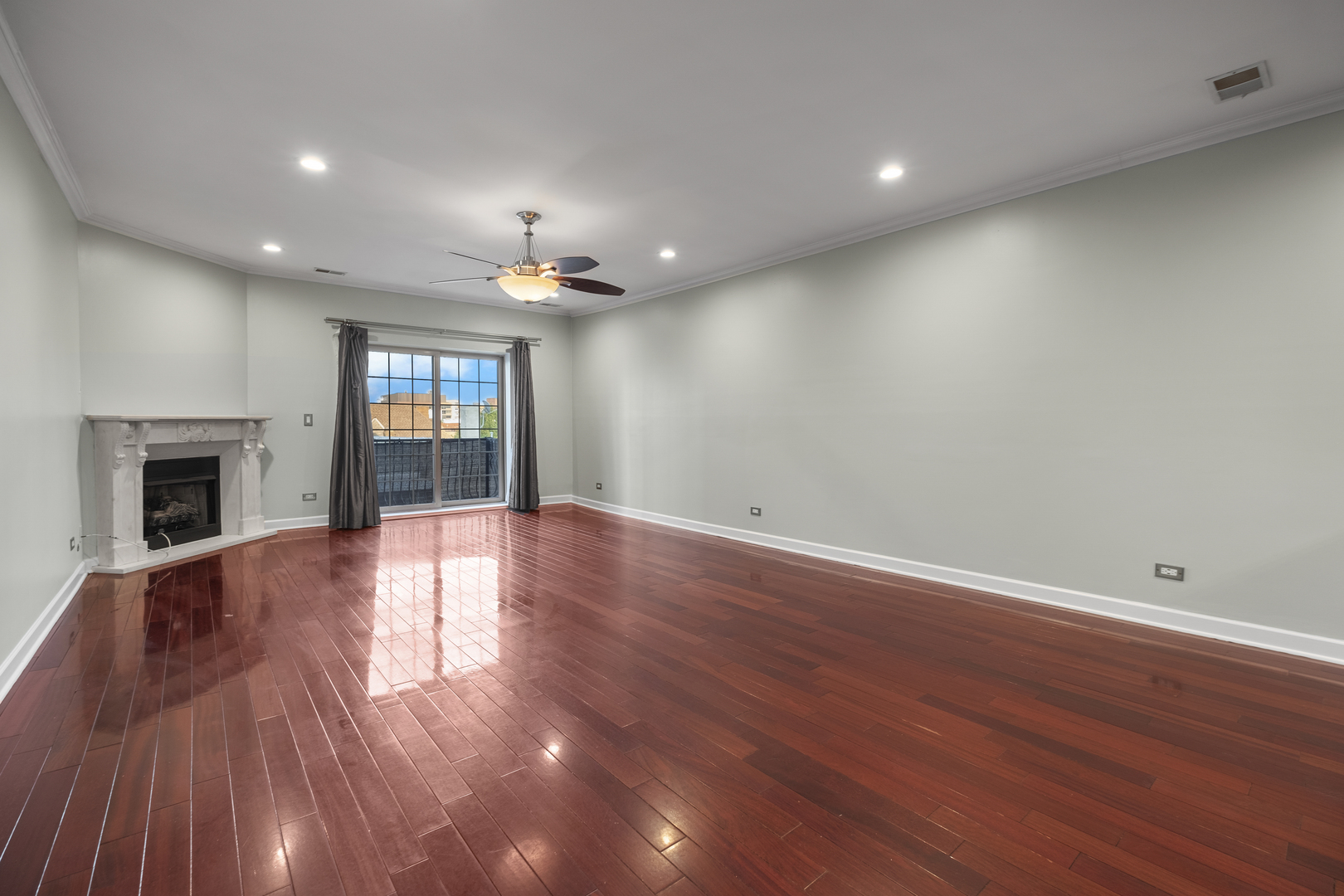 4725 N Sheridan Road Unit: 4C