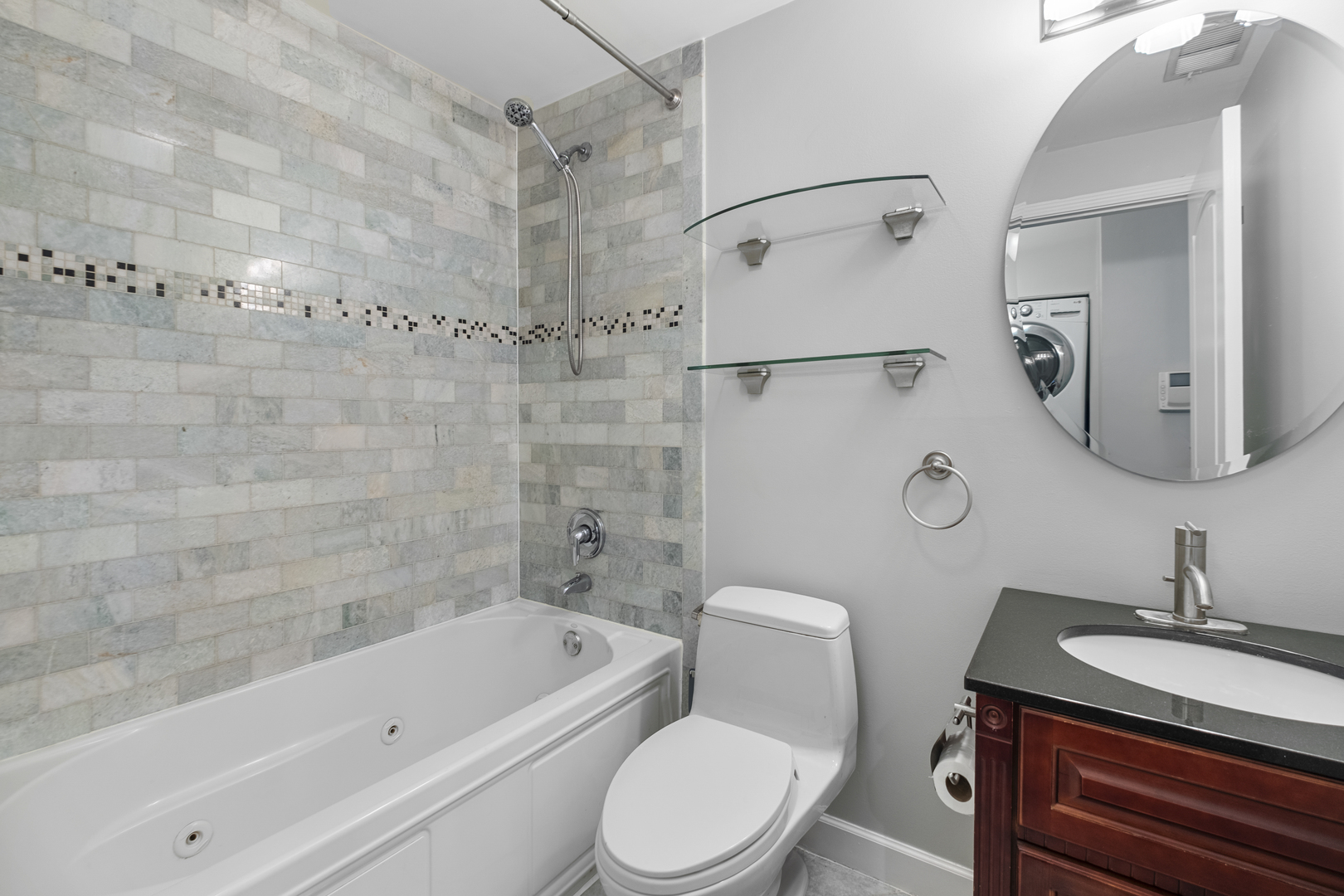 4725 N Sheridan Road Unit: 4C