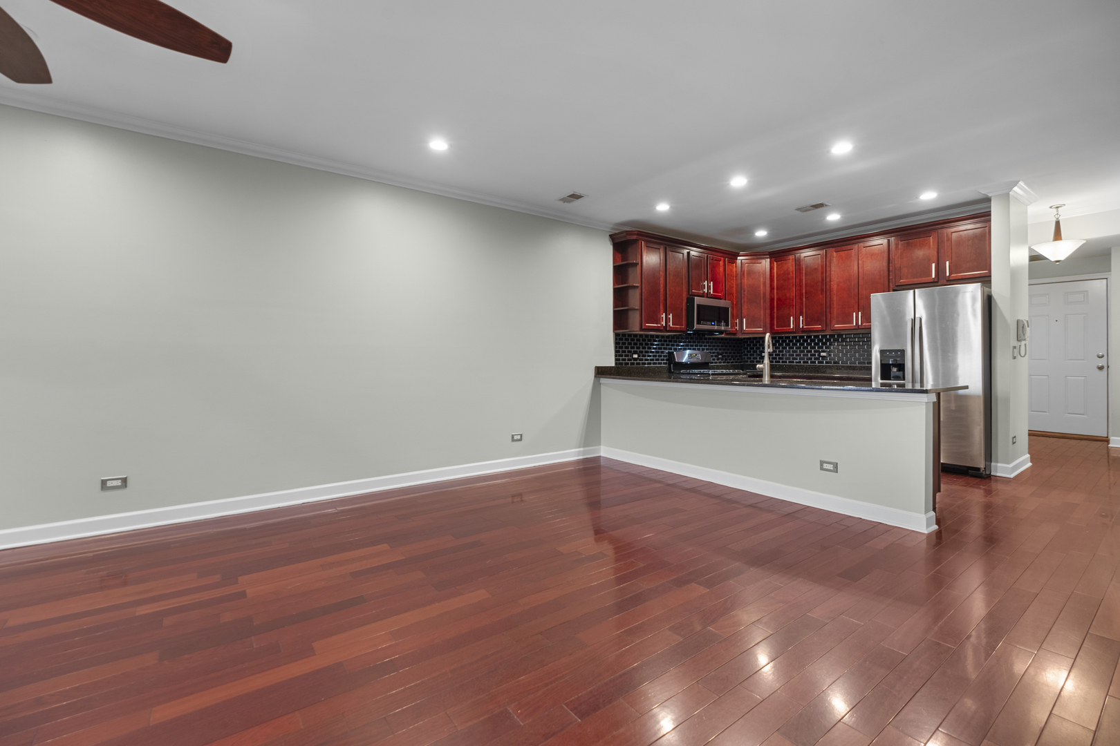 4725 N Sheridan Road Unit: 4C