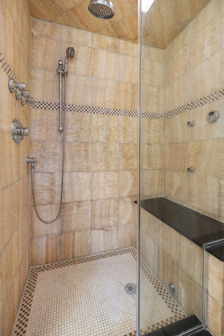 4725 N Sheridan Road Unit: 4C