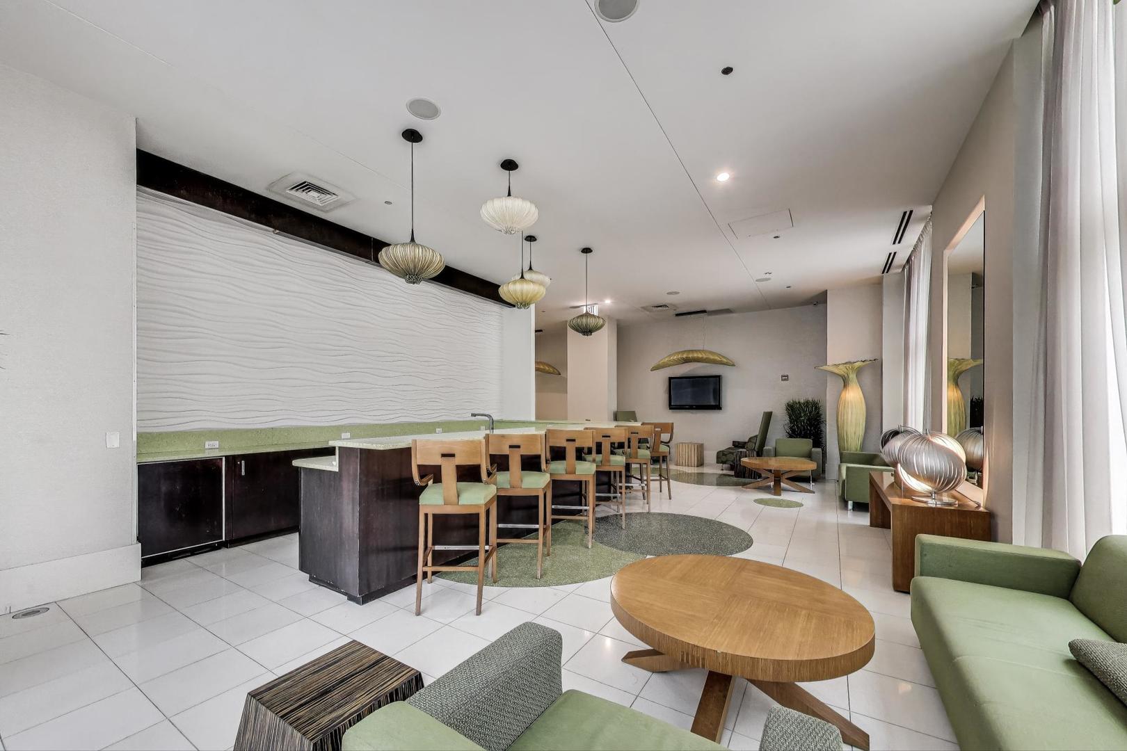 125 S Green Street Unit: 1107A