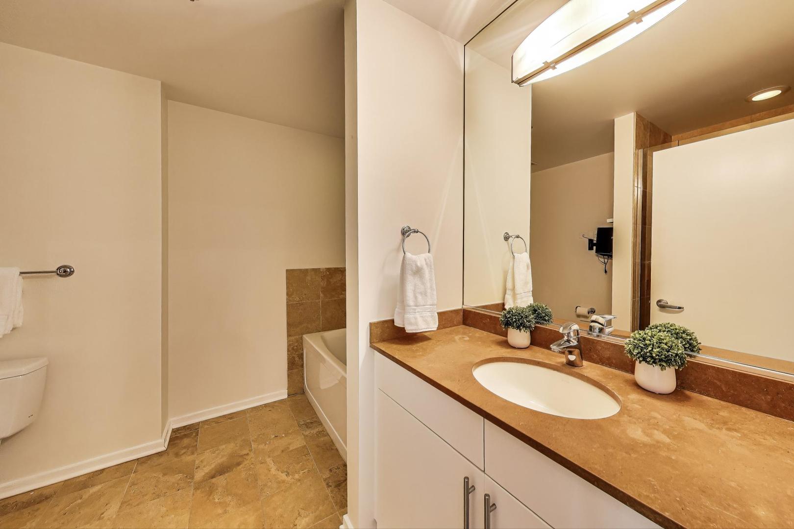 125 S Green Street Unit: 1107A