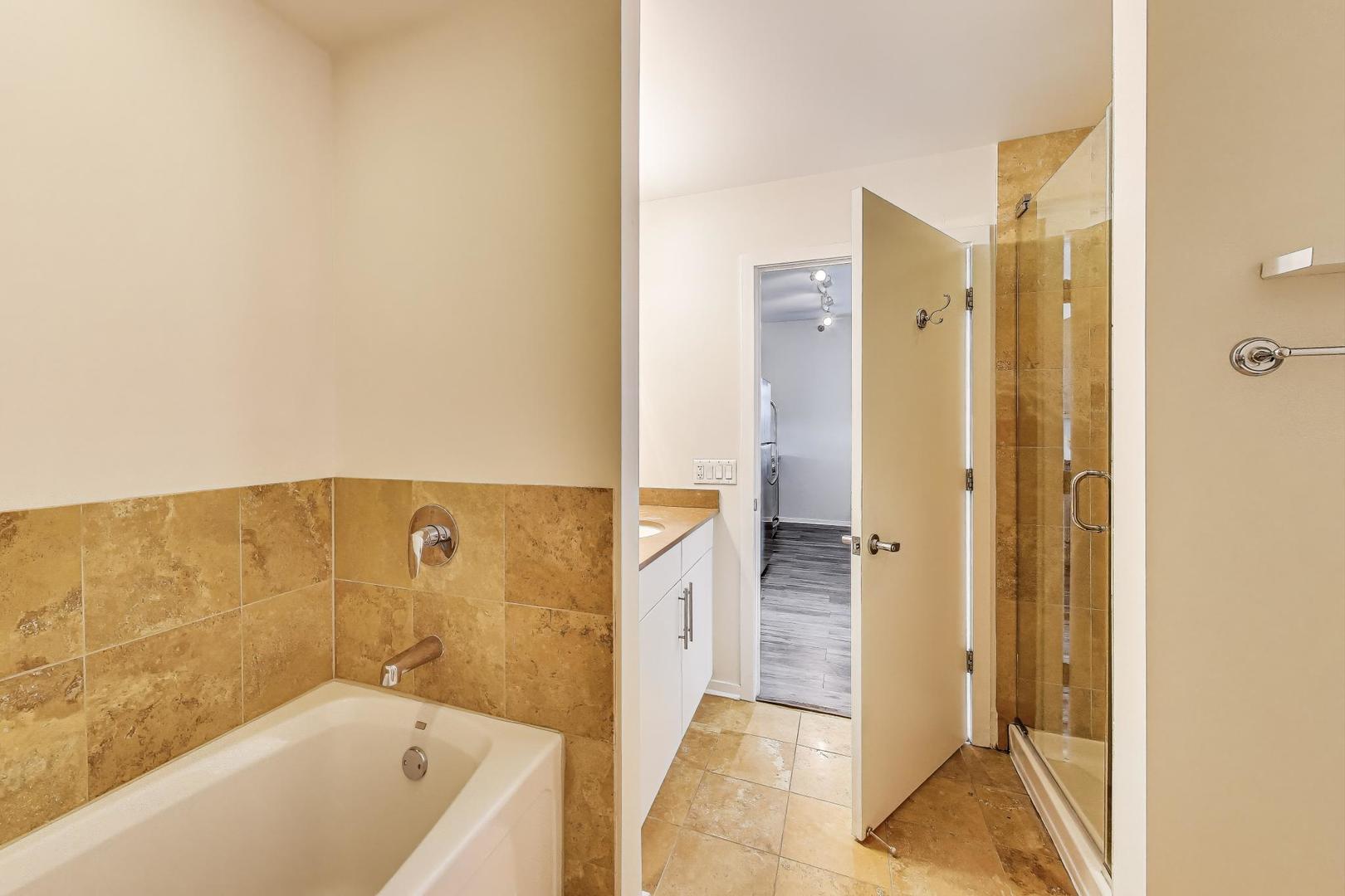 125 S Green Street Unit: 1107A