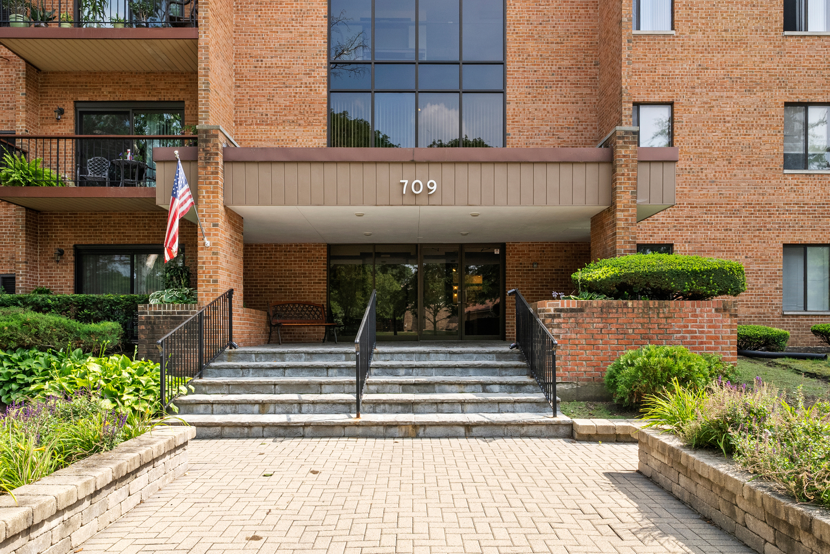 709 W 79TH Street Unit: 204