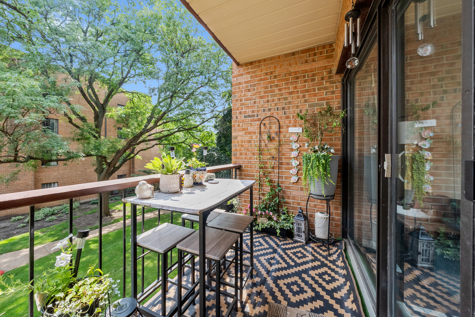 709 W 79TH Street Unit: 204