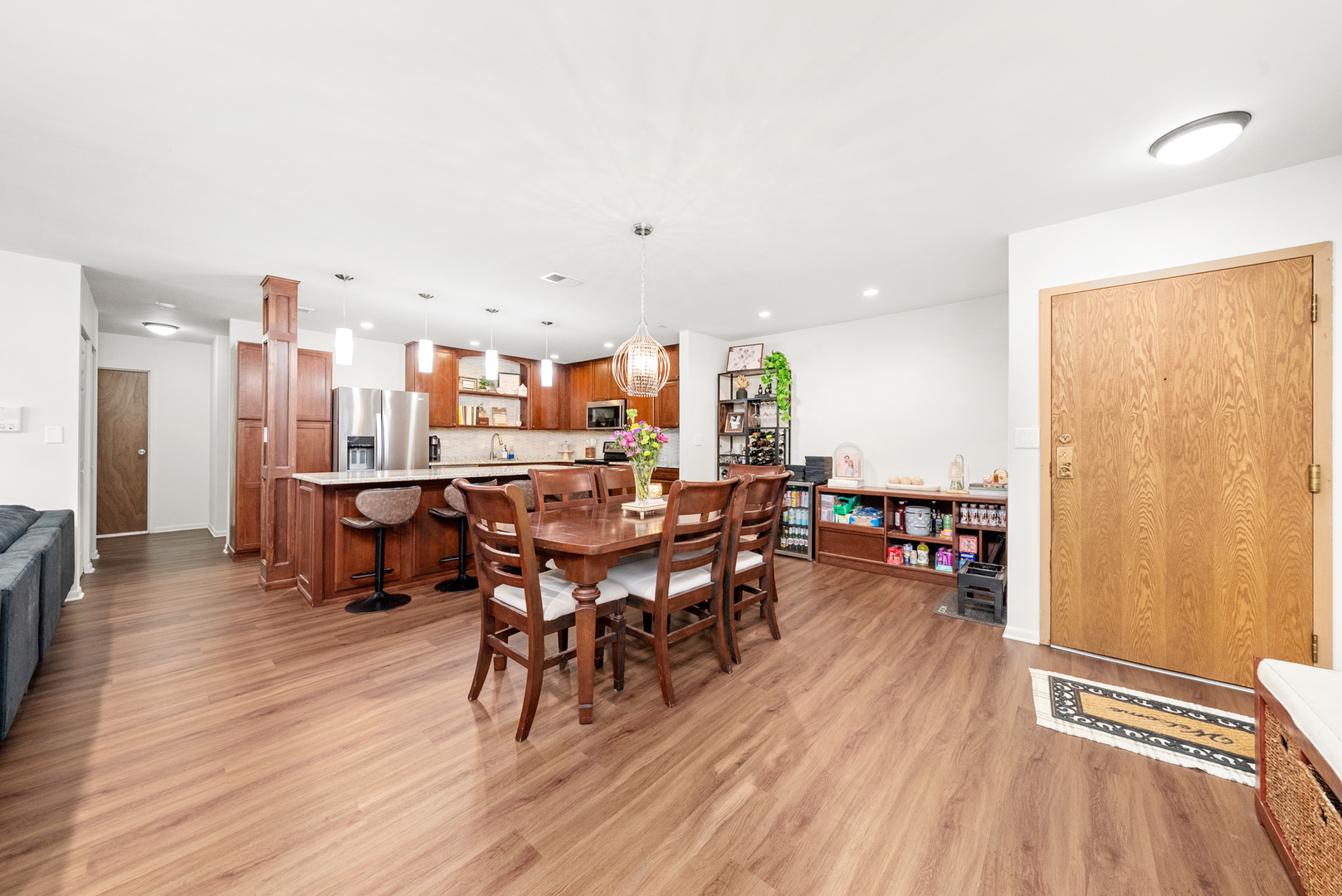709 W 79TH Street Unit: 204