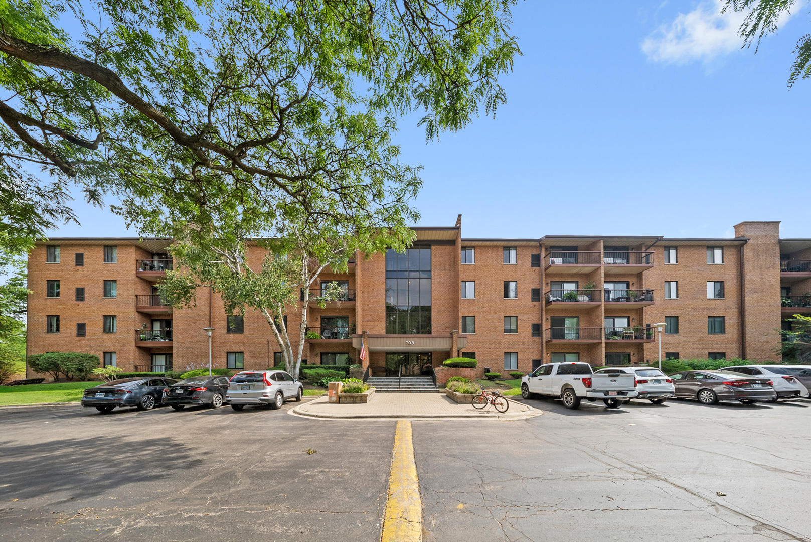 709 W 79TH Street Unit: 204
