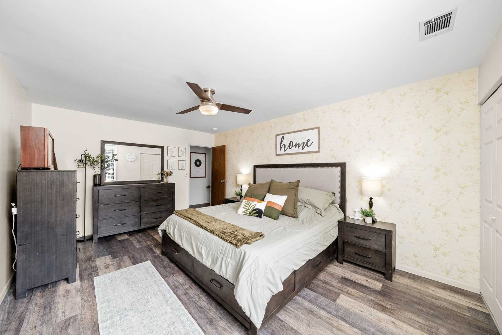 709 W 79TH Street Unit: 204