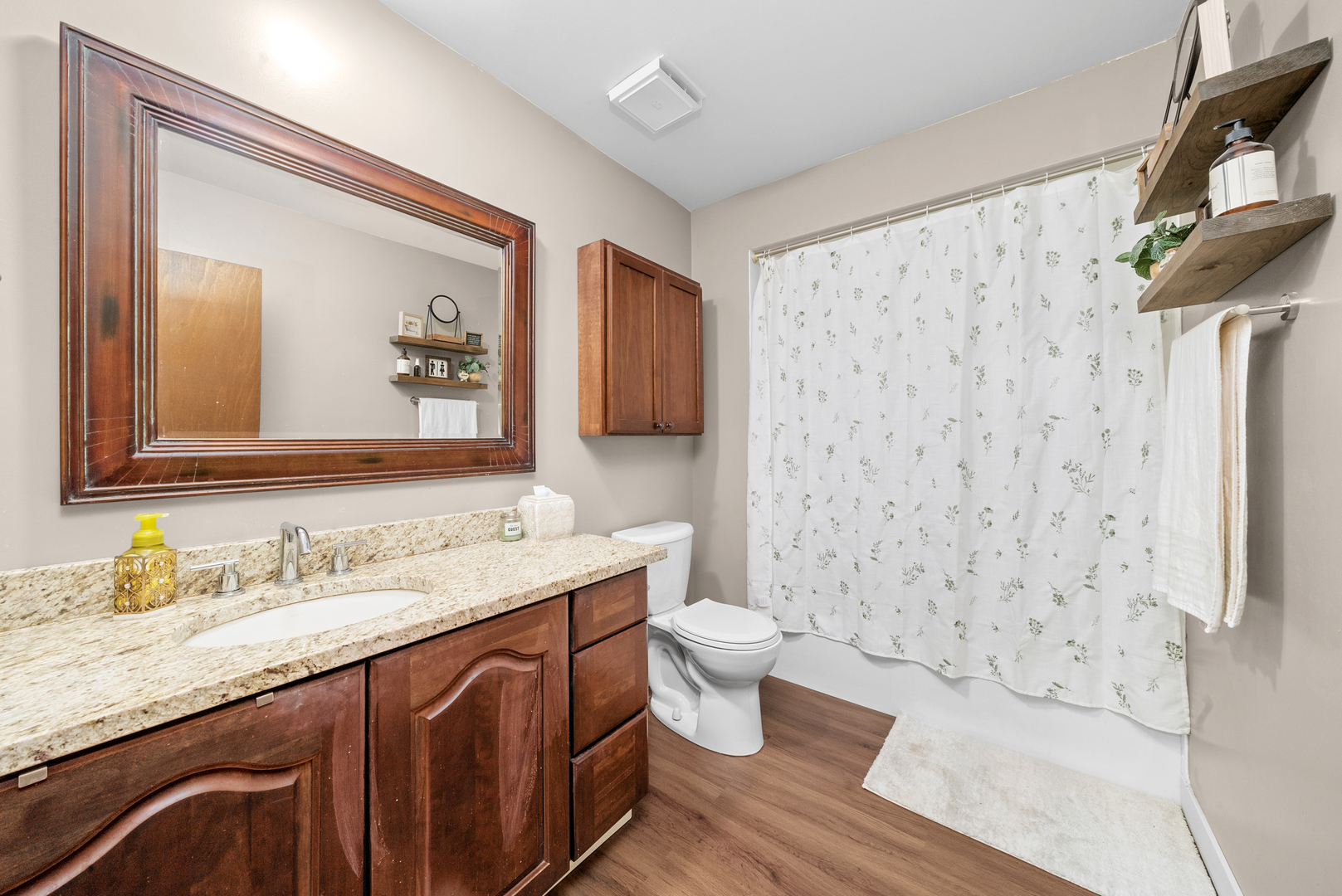 709 W 79TH Street Unit: 204
