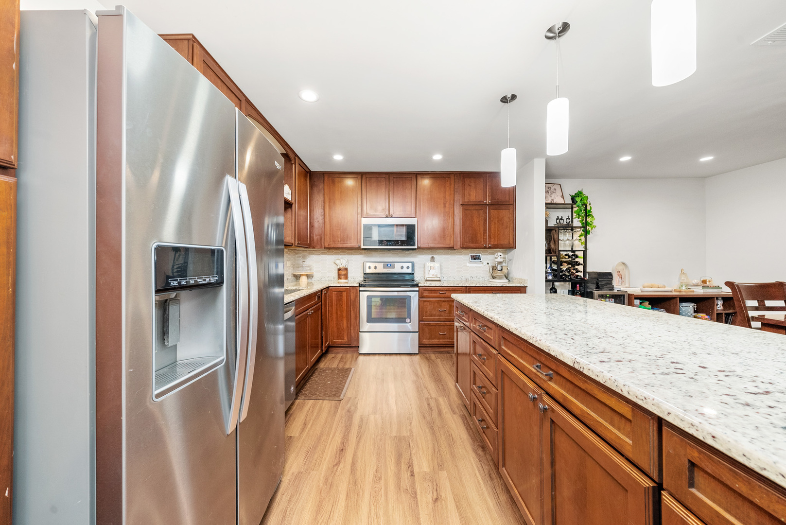 709 W 79TH Street Unit: 204