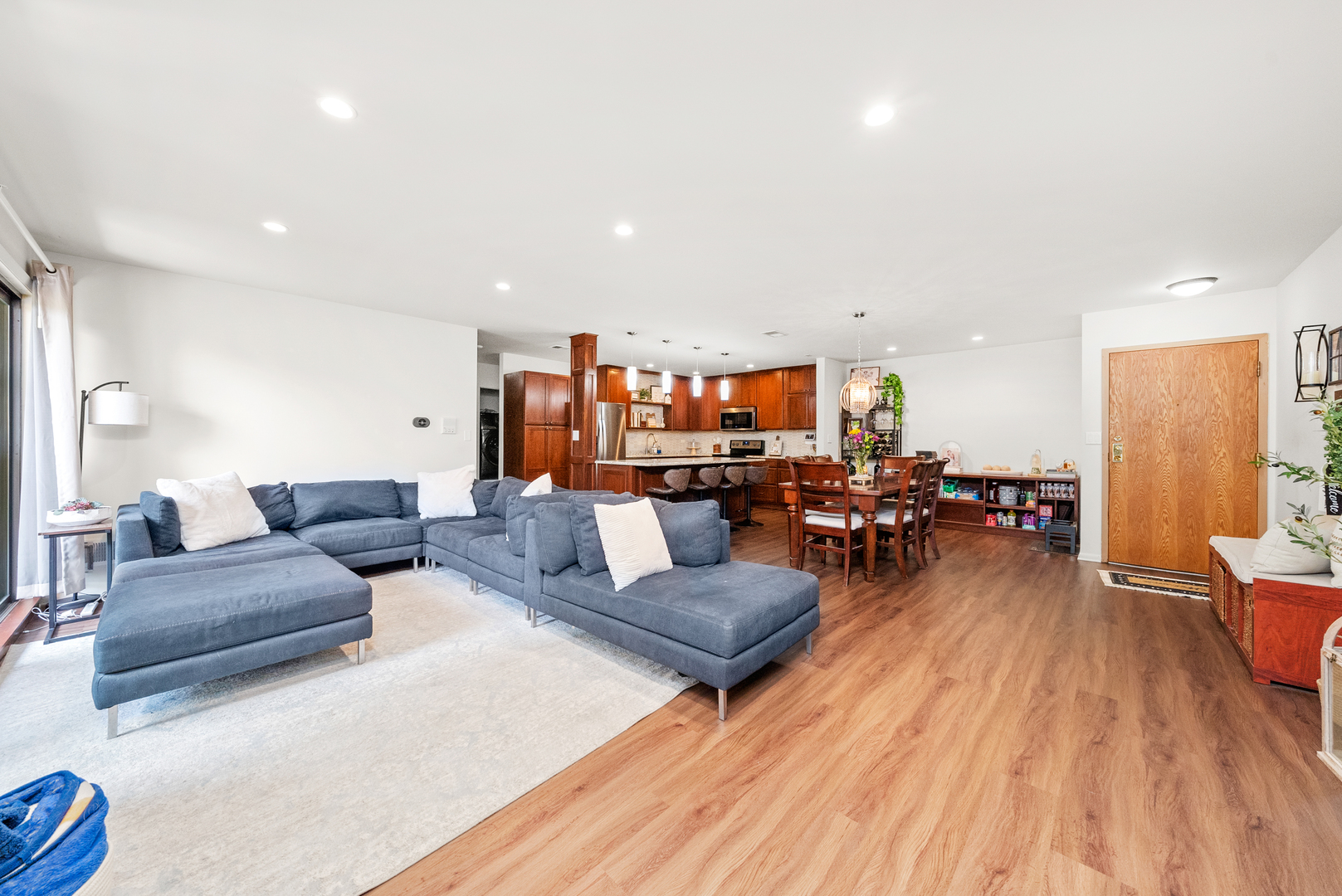 709 W 79TH Street Unit: 204