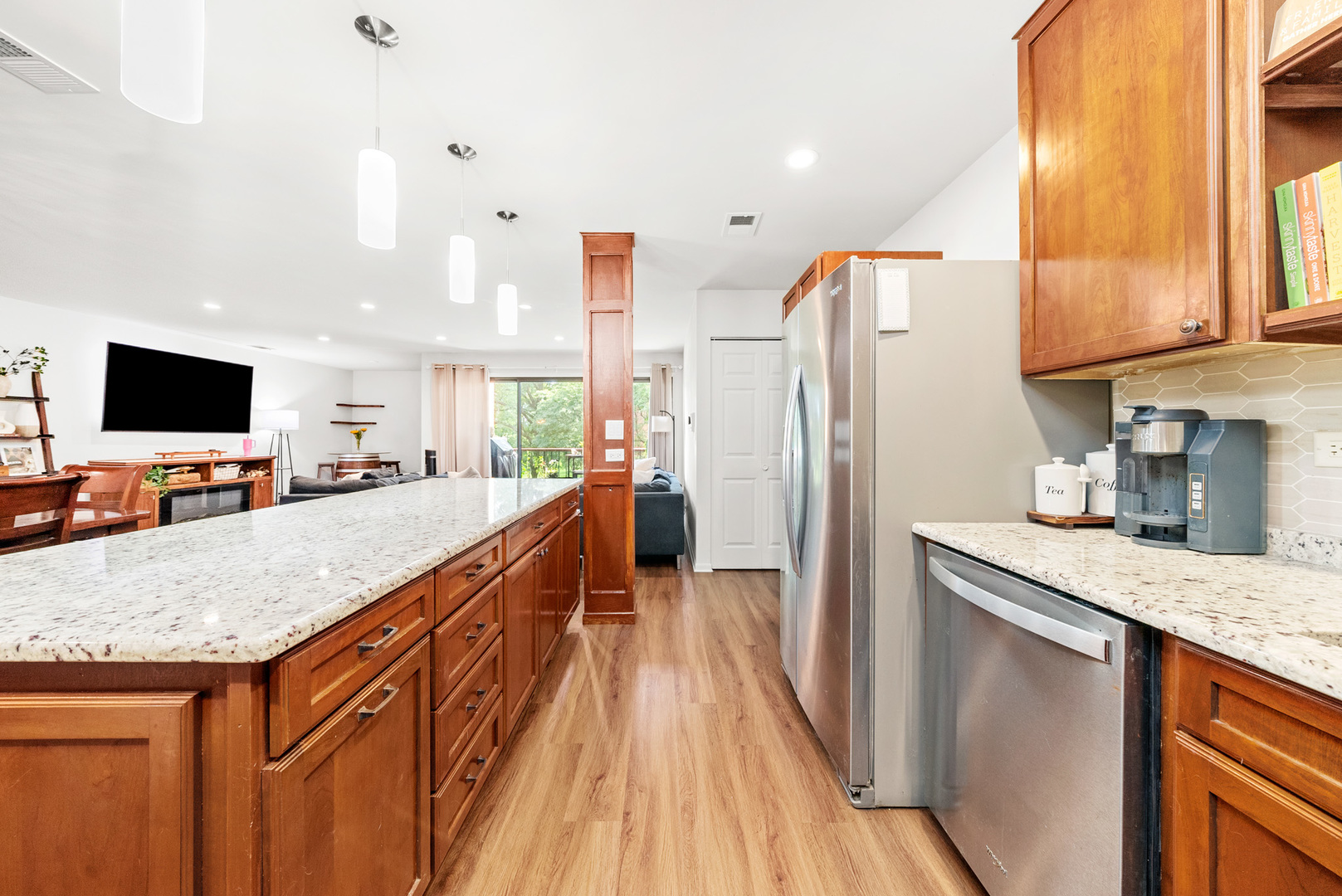 709 W 79TH Street Unit: 204