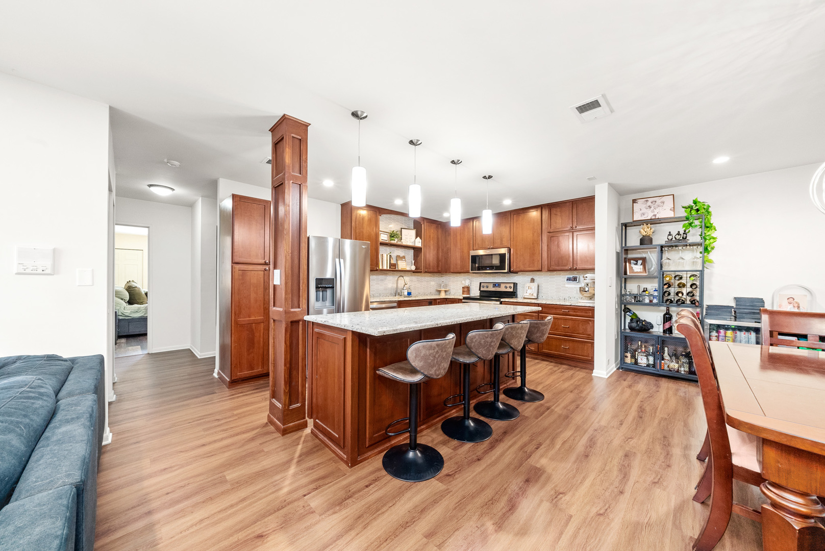 709 W 79TH Street Unit: 204