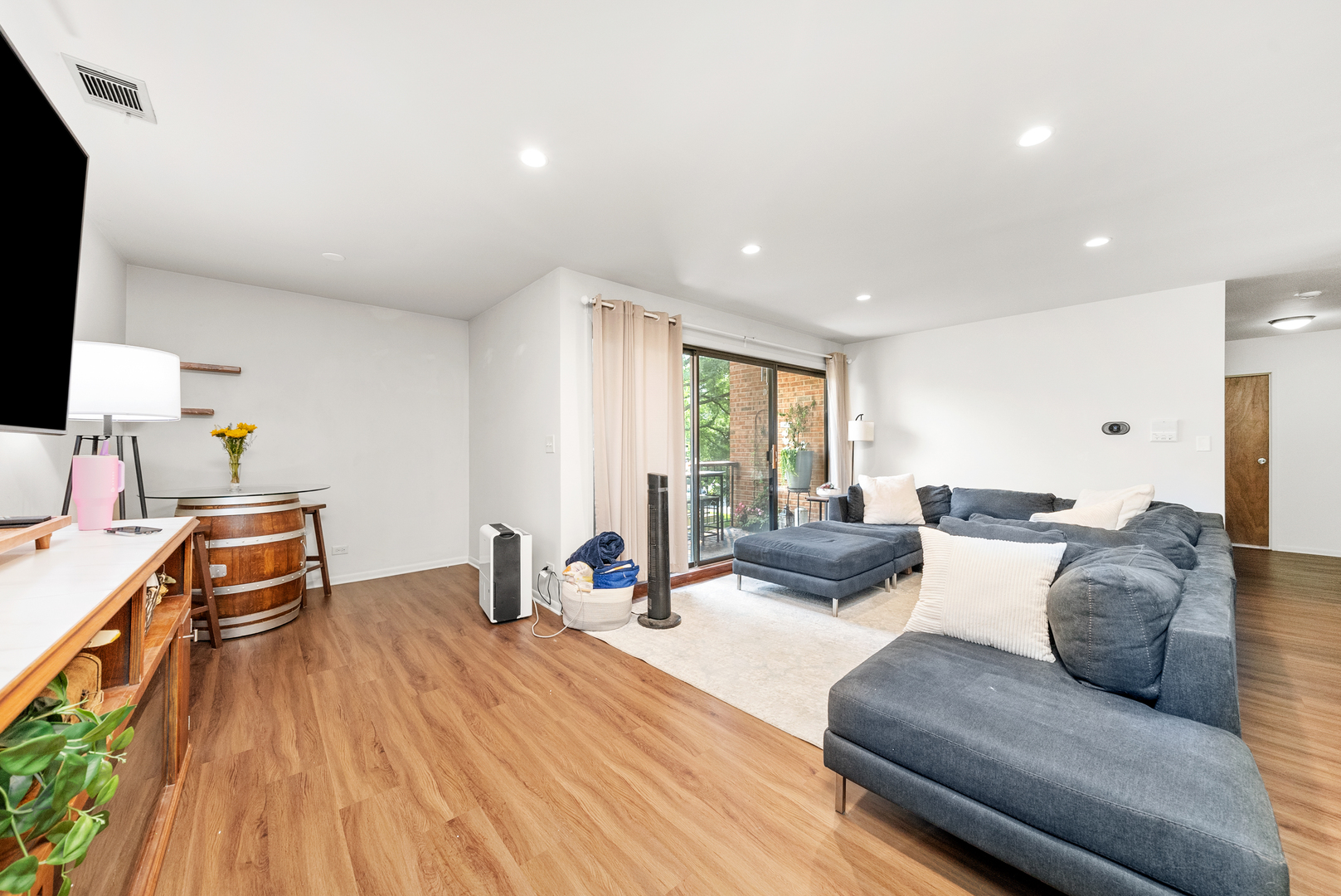 709 W 79TH Street Unit: 204