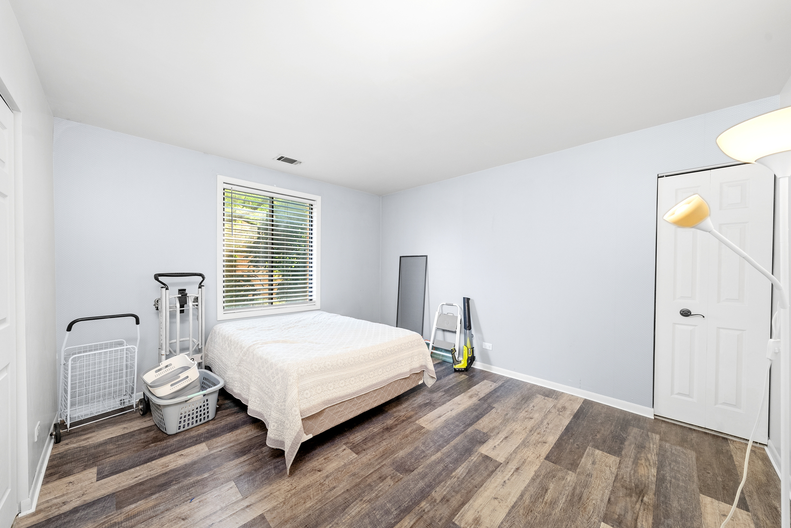 709 W 79TH Street Unit: 204