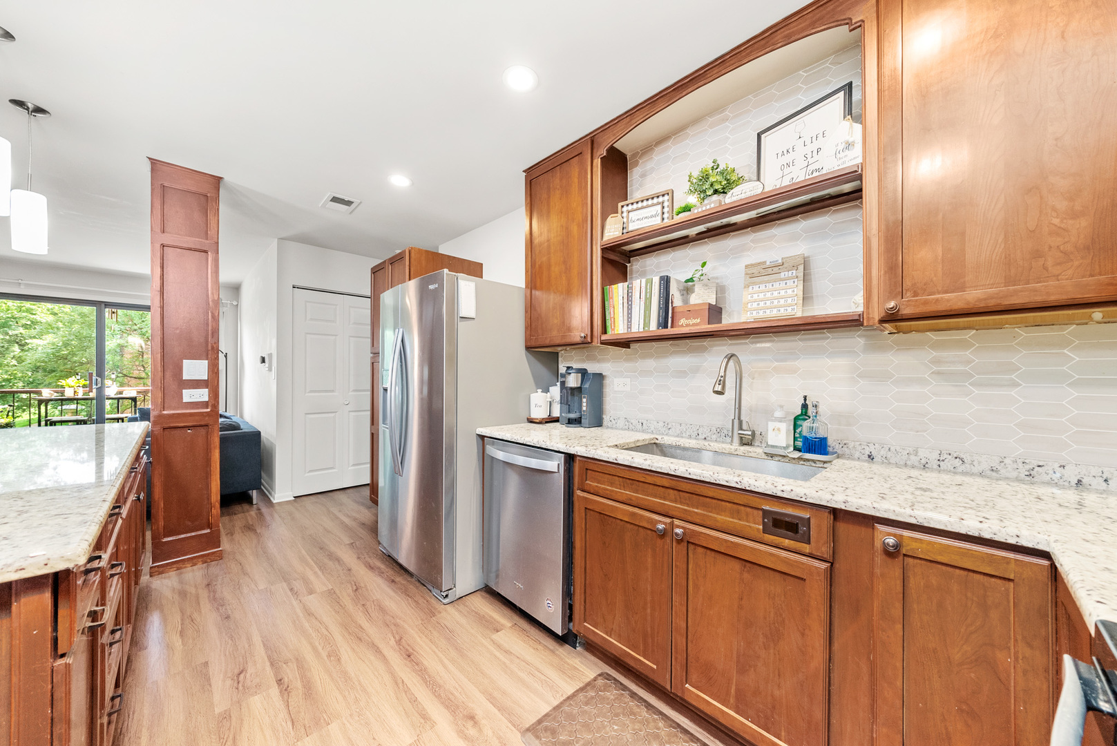 709 W 79TH Street Unit: 204