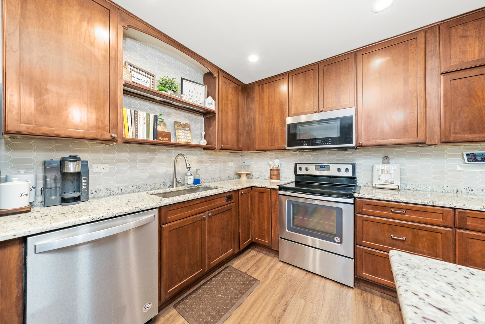709 W 79TH Street Unit: 204