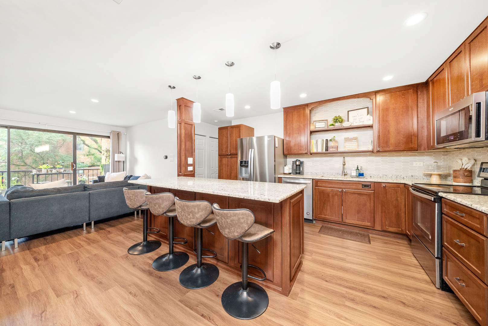 709 W 79TH Street Unit: 204