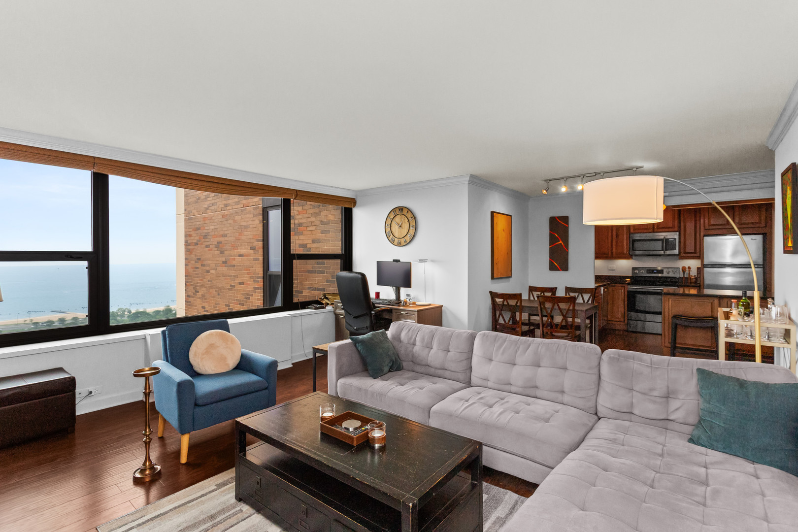 1850 N Clark Street Unit: 2702