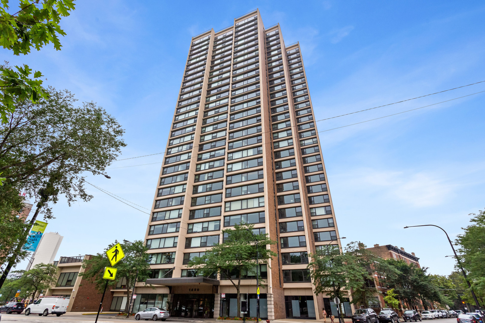 1850 N Clark Street Unit: 2702