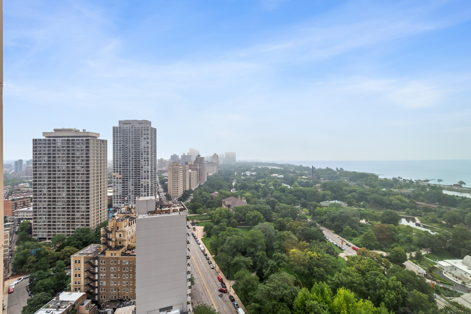 1850 N Clark Street Unit: 2702