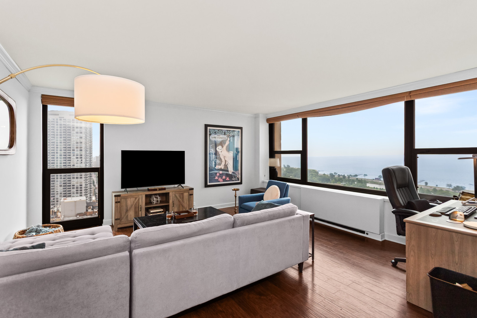 1850 N Clark Street Unit: 2702